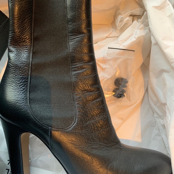 Chanel black high heeled low boots gold CC logo - Picture 2 of 6
